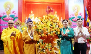 Phó Chủ tịch Thường trực HĐND tỉnh chúc mừng Đại lễ Phật đản tại chùa Hoa Nghiêm Tây Yên Tử